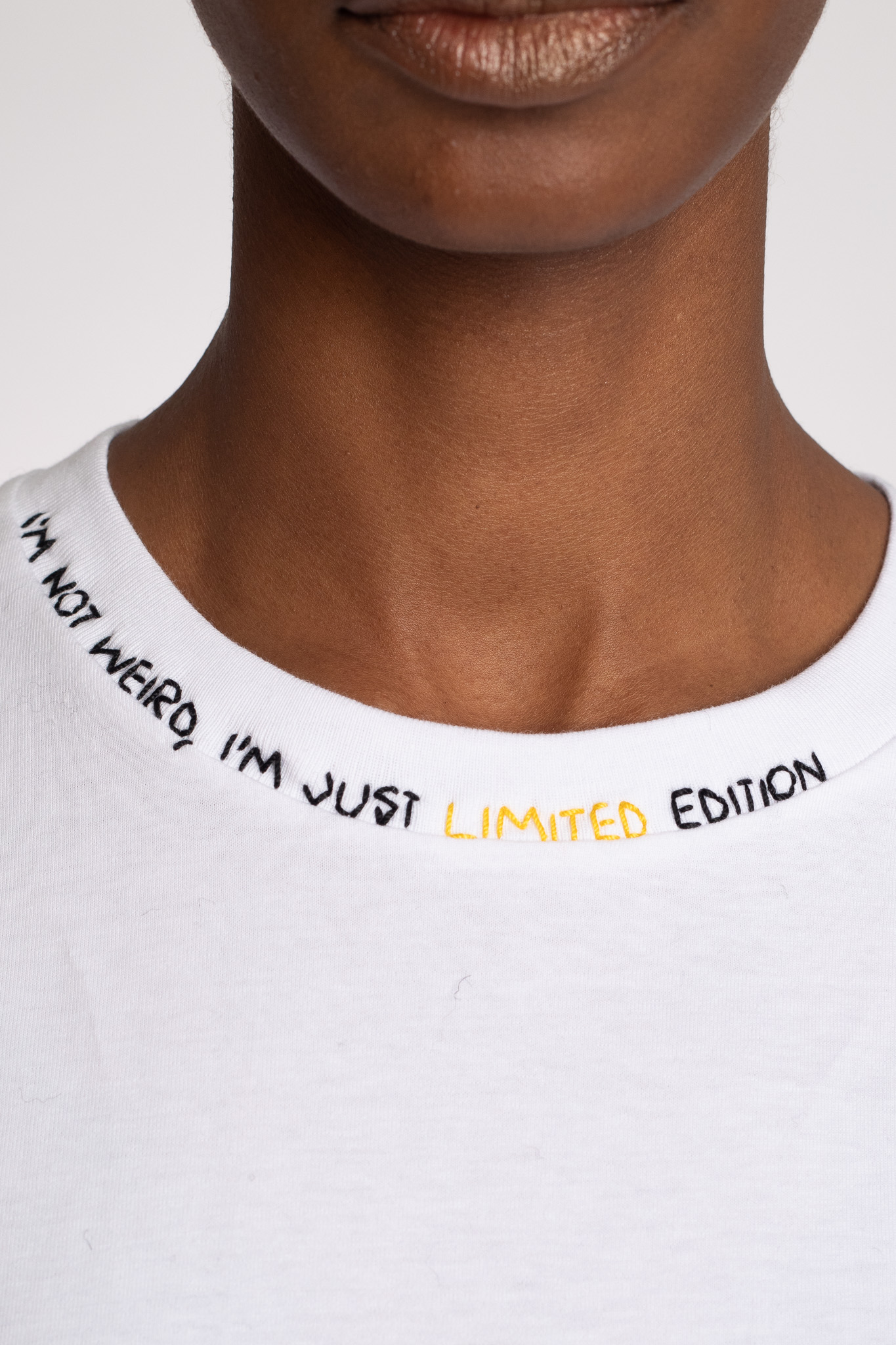 tee-shirt woman punchline embroided