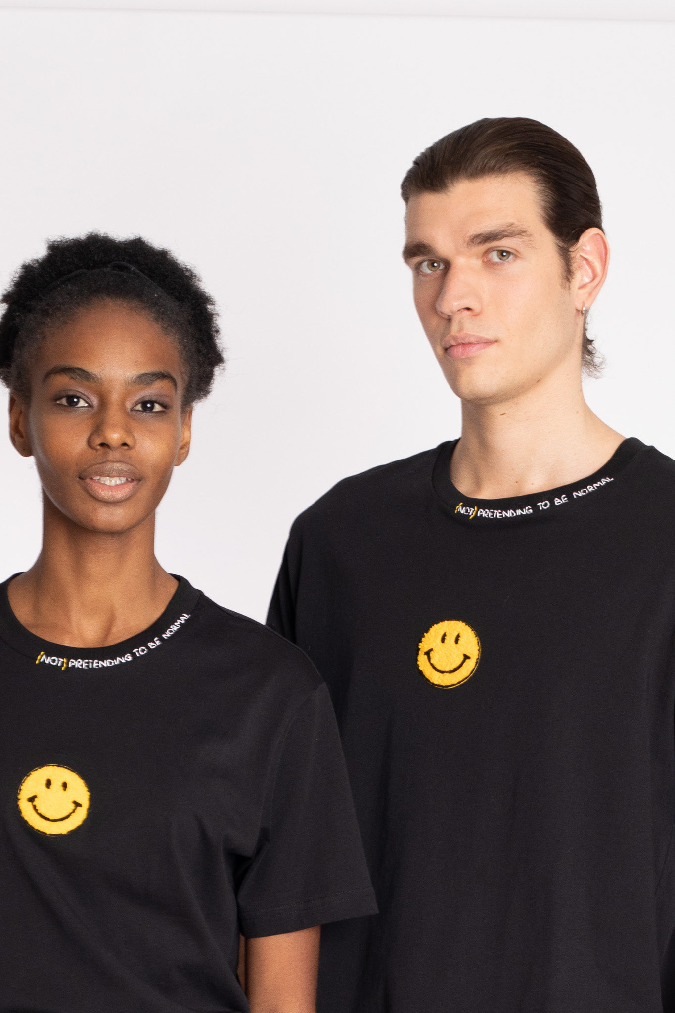 tee-shirt unisex smileyface black embroided